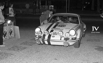 Eladio Doncel junto a Alberto Ruiz-Giménez y Rafael Castañeda (Porsche 911S), 1970 (Foto: Jordi Viñals)